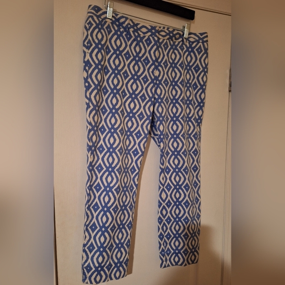 Women's Vineyard Vines Cropped Pants size 12 Blue and White Patterened - Picture 1 of 4